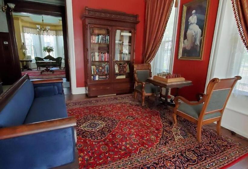 Gifford Risley House Bed And Breakfast