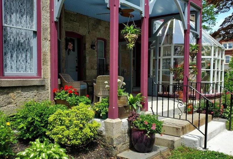 Gifford Risley House Bed And Breakfast