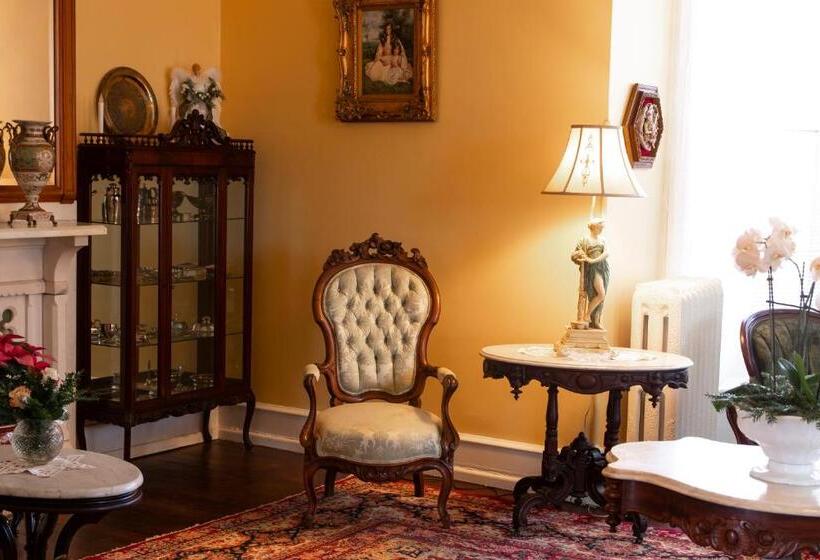 Gifford Risley House Bed And Breakfast