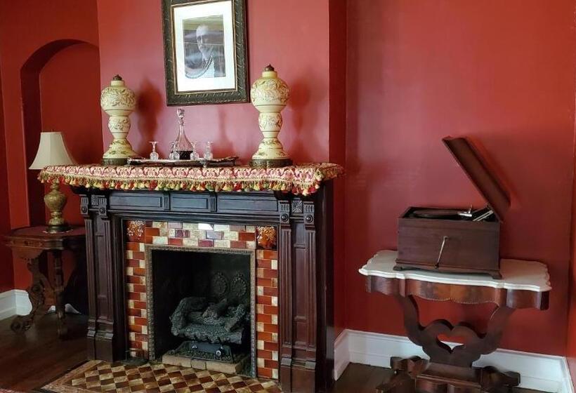 Gifford Risley House Bed And Breakfast