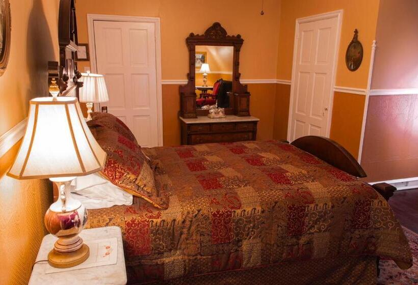 Gifford Risley House Bed And Breakfast