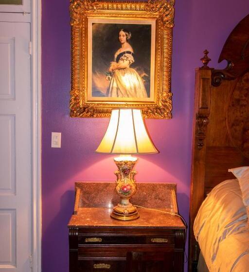 Gifford Risley House Bed And Breakfast