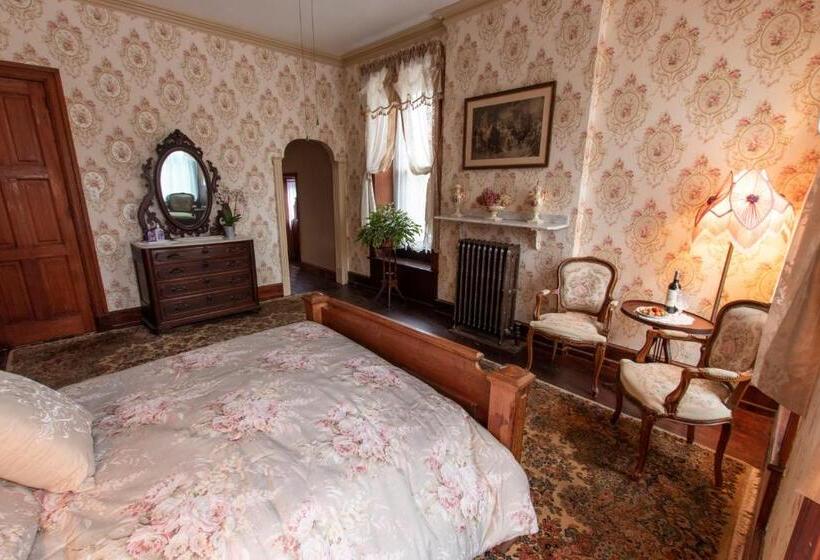 Gifford Risley House Bed And Breakfast