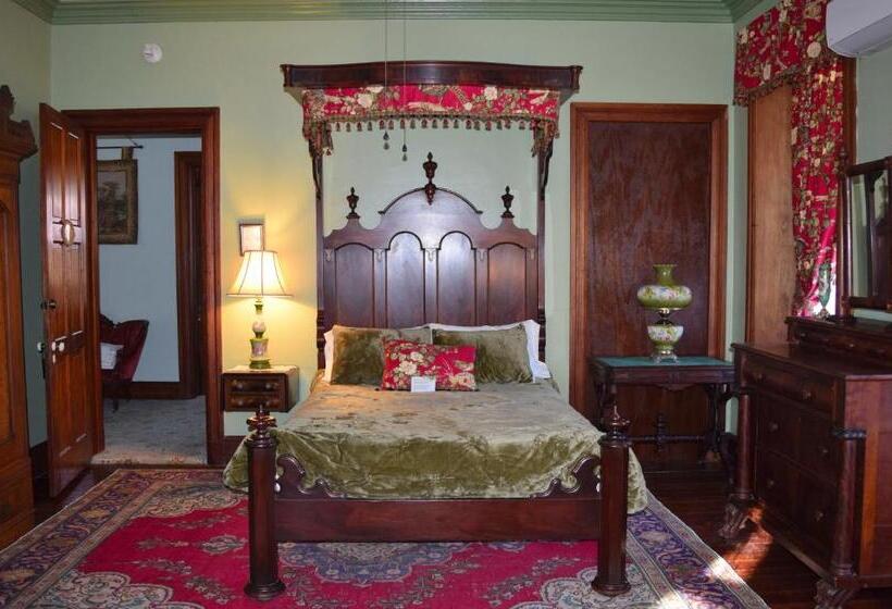 Gifford Risley House Bed And Breakfast