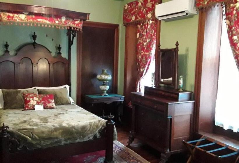 Gifford Risley House Bed And Breakfast