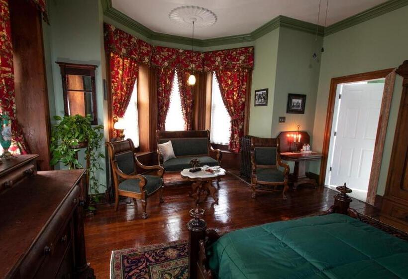 Gifford Risley House Bed And Breakfast