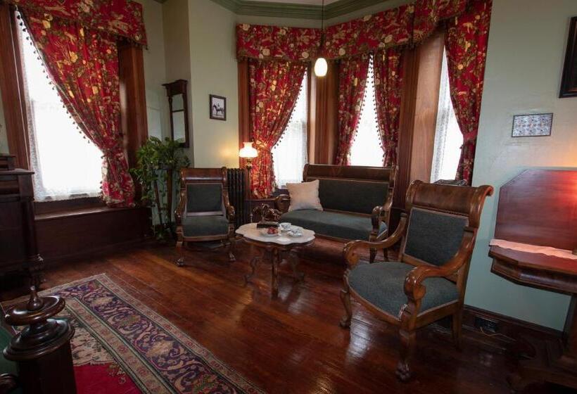 Gifford Risley House Bed And Breakfast