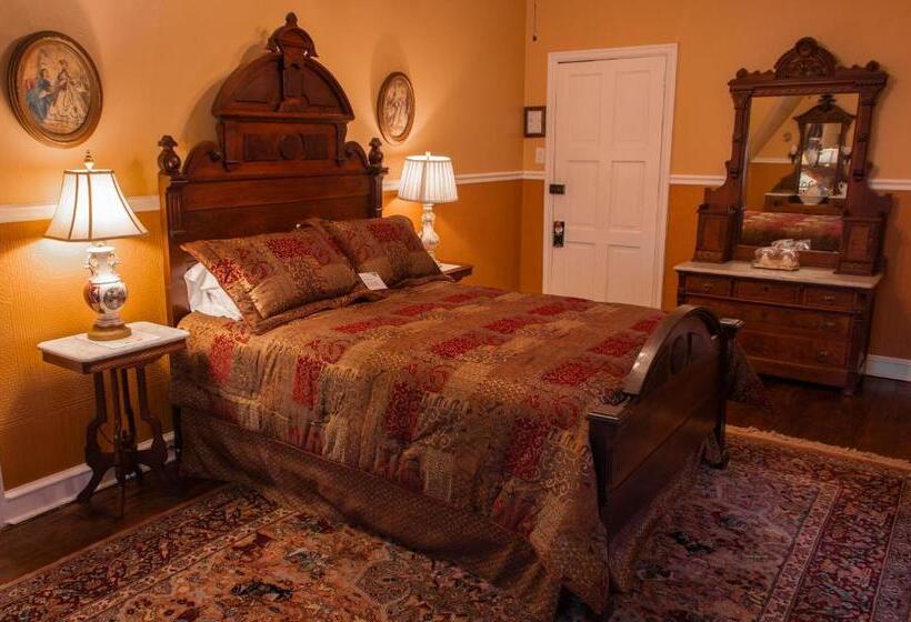 Gifford Risley House Bed And Breakfast