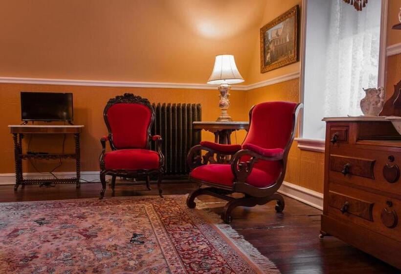 Gifford Risley House Bed And Breakfast