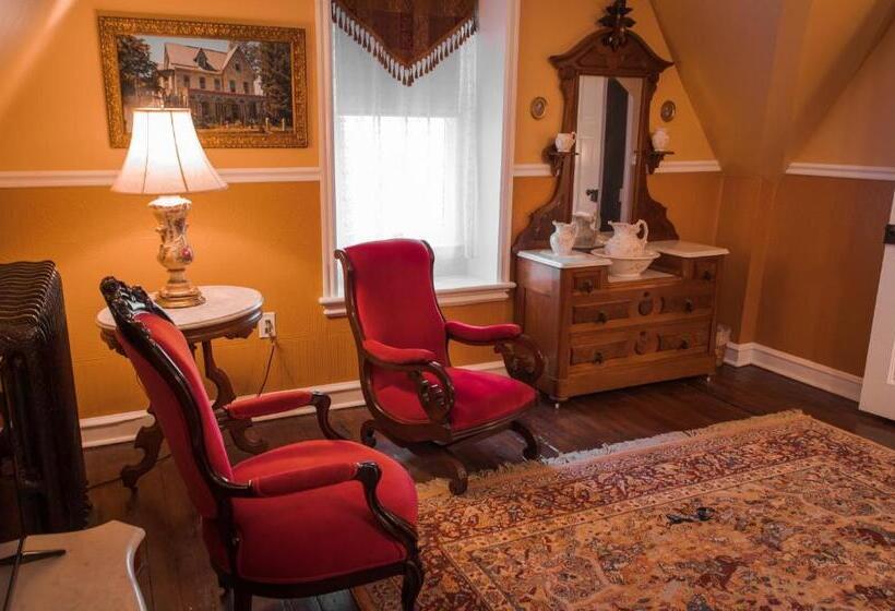 Gifford Risley House Bed And Breakfast