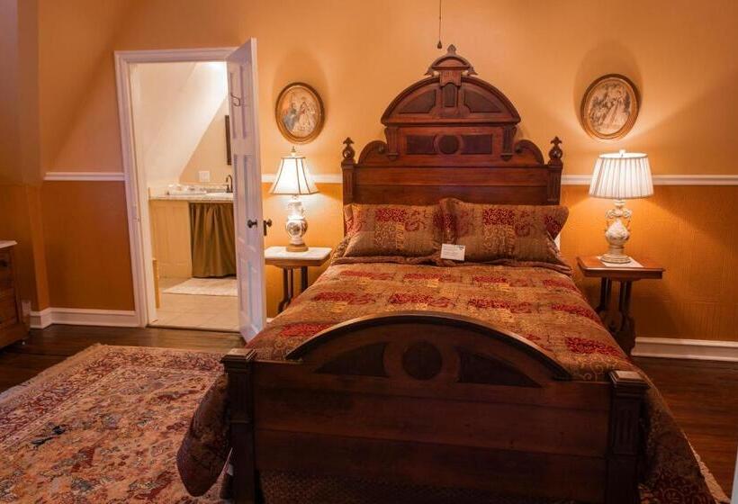 Gifford Risley House Bed And Breakfast