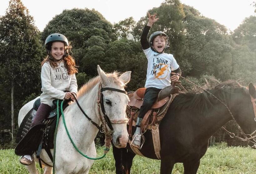בית מלון כפרי Hope Valley Adventure