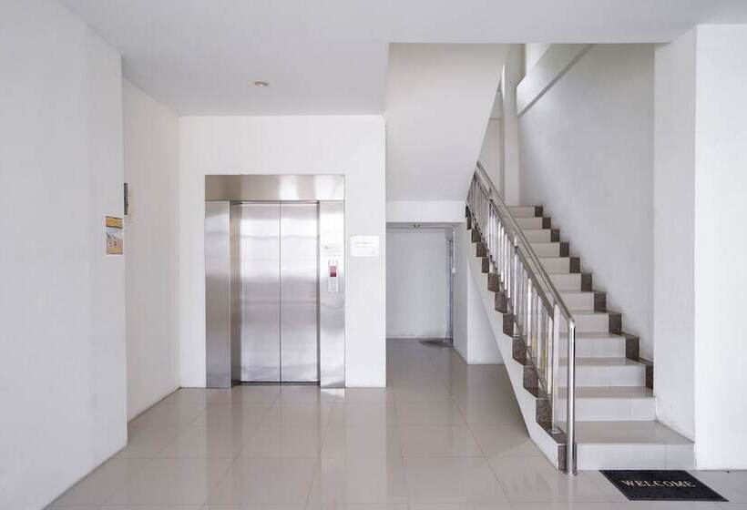 בית מלון כפרי Oyo 2695 D Es Guest House