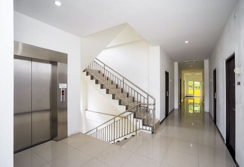 בית מלון כפרי Oyo 2695 D Es Guest House