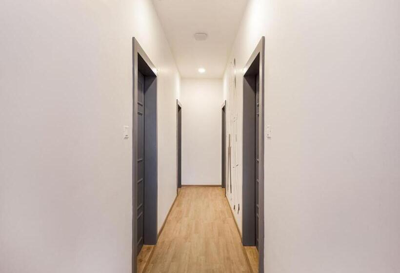 בית מלון כפרי Townhouse Pipliyahana Square