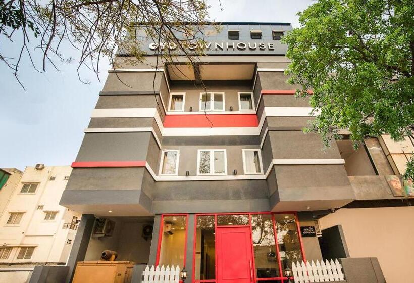 בית מלון כפרי Townhouse Pipliyahana Square