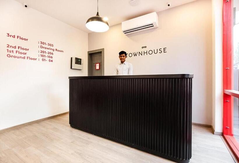 בית מלון כפרי Townhouse Pipliyahana Square