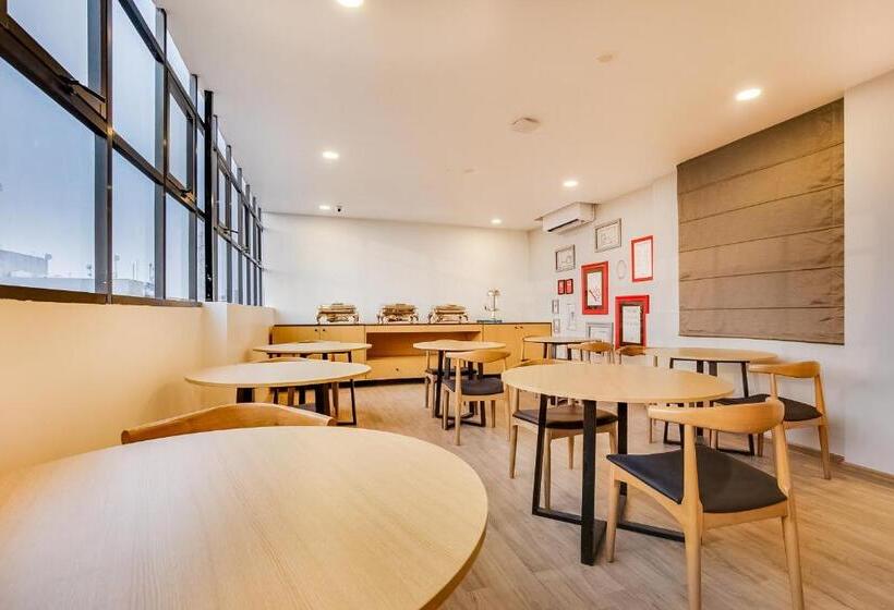 בית מלון כפרי Townhouse Pipliyahana Square