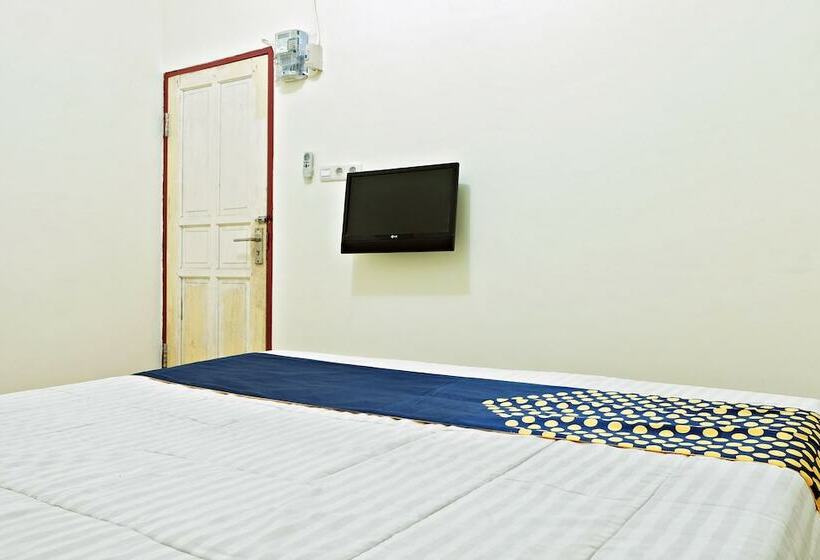 ホテル Spot On 2742 R5 Homestay