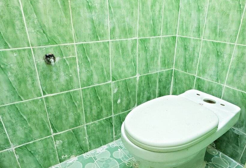 ホテル Spot On 2742 R5 Homestay