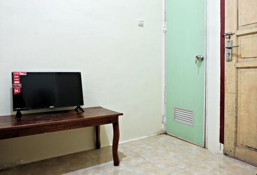 ホテル Spot On 2742 R5 Homestay