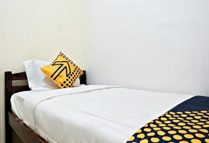 ホテル Spot On 2742 R5 Homestay