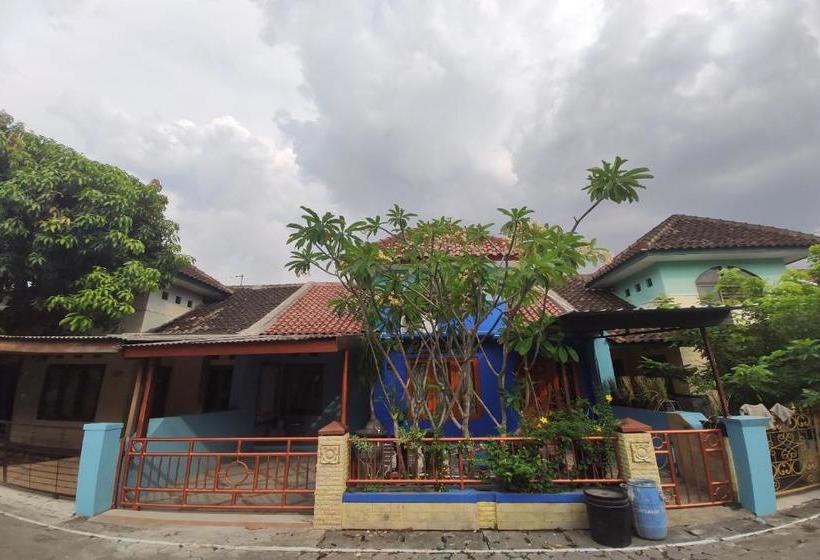 酒店 Spot On 2789 Omah Jenitra Syariah