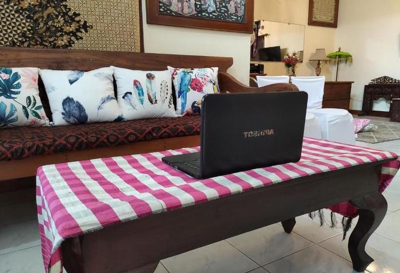 酒店 Spot On 2789 Omah Jenitra Syariah