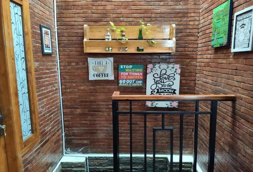 酒店 Spot On 2789 Omah Jenitra Syariah