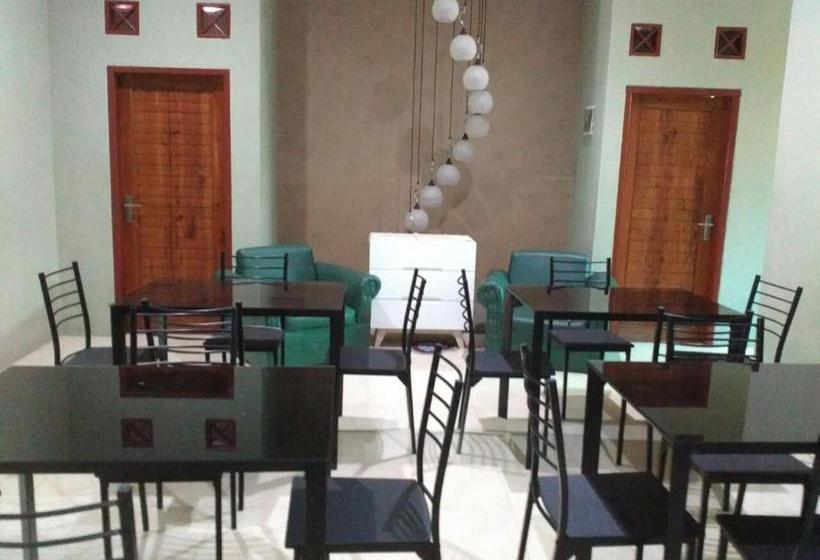 Отель Spot On 2806 Wisma Syariah