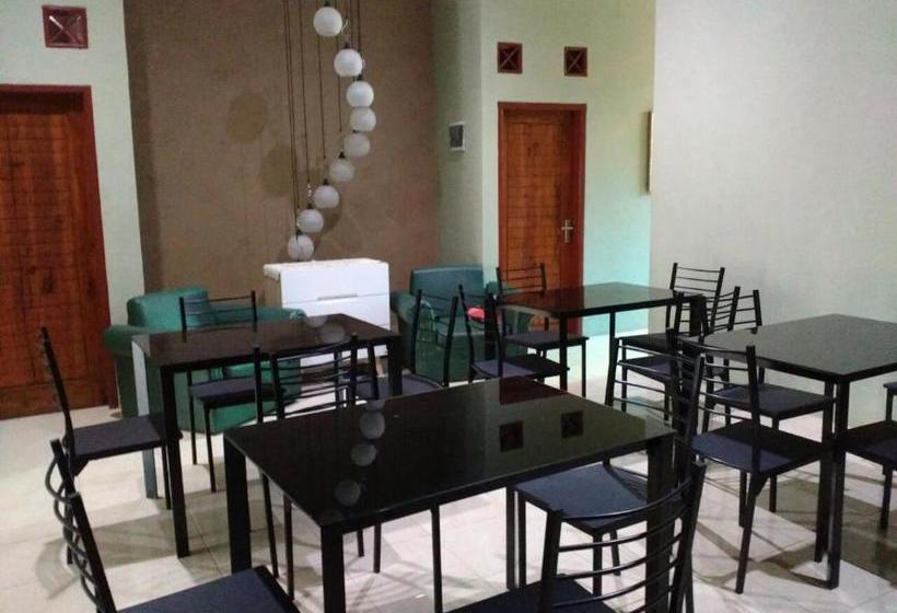 Отель Spot On 2806 Wisma Syariah