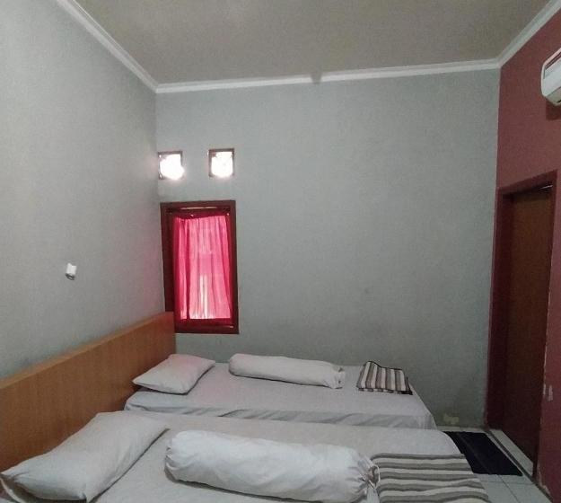 Отель Spot On 2806 Wisma Syariah