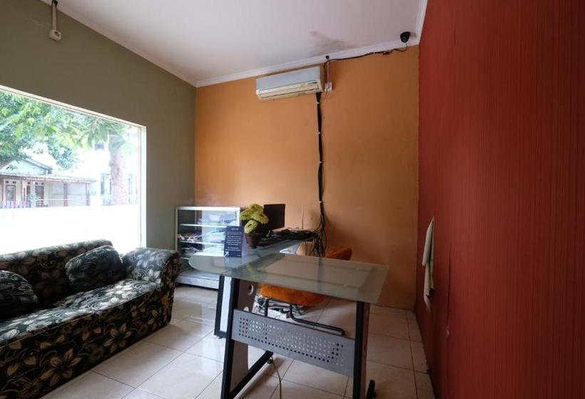 Отель Spot On 2806 Wisma Syariah