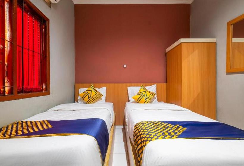 Отель Spot On 2806 Wisma Syariah