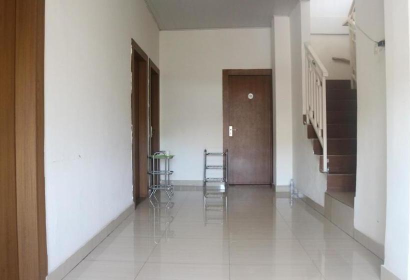 ホテル Almira Homestay