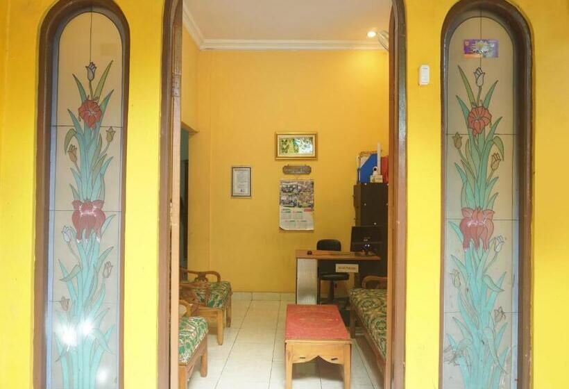 Отель Oyo 2872 Garuda Guest House