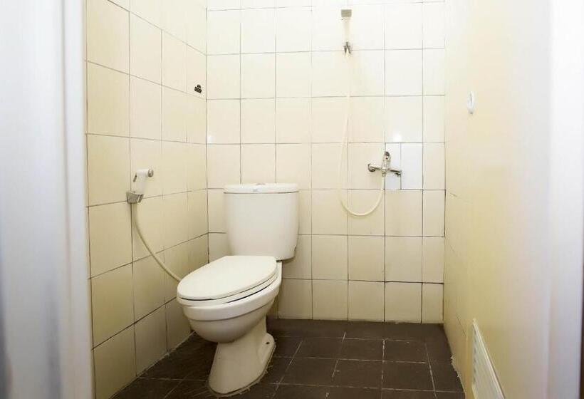 בית מלון כפרי Oyo 2874 Berlian Residence