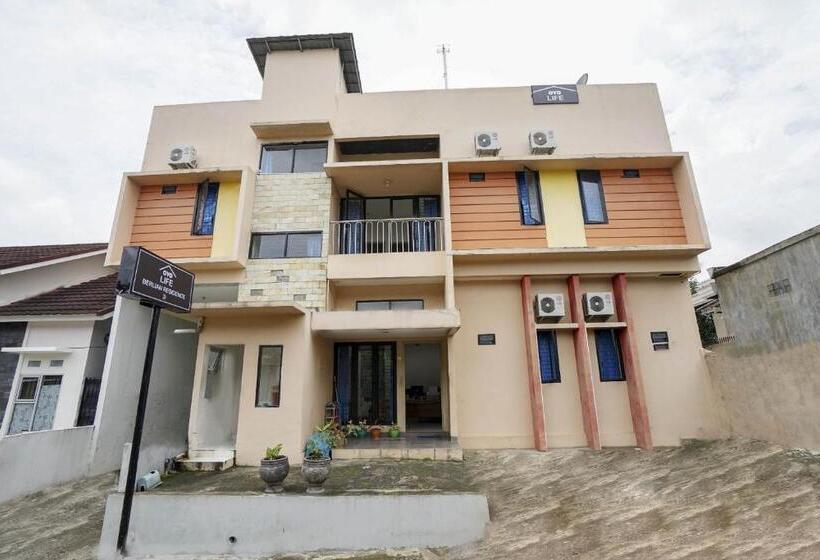 فندق Oyo 2874 Berlian Residence