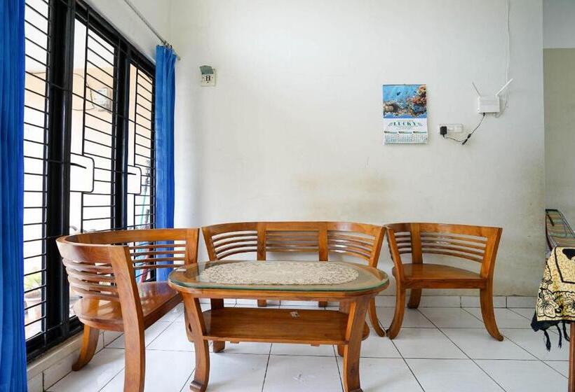 בית מלון כפרי Oyo 2874 Berlian Residence