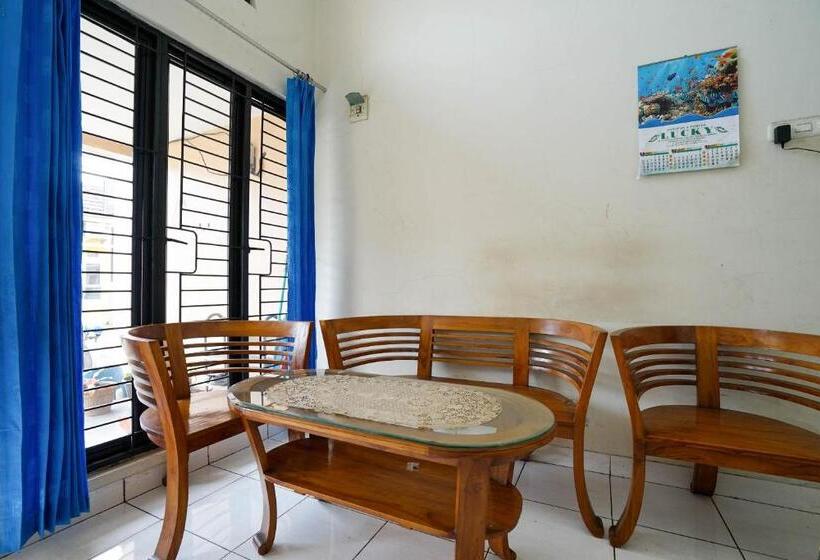 בית מלון כפרי Oyo 2874 Berlian Residence