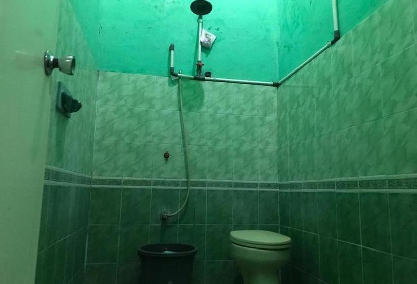 בית מלון כפרי Spot On 2556 Lubuk Nyarai Residence Syariah