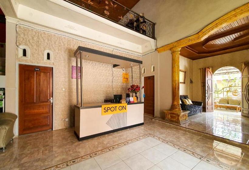 בית מלון כפרי Spot On 2556 Lubuk Nyarai Residence Syariah