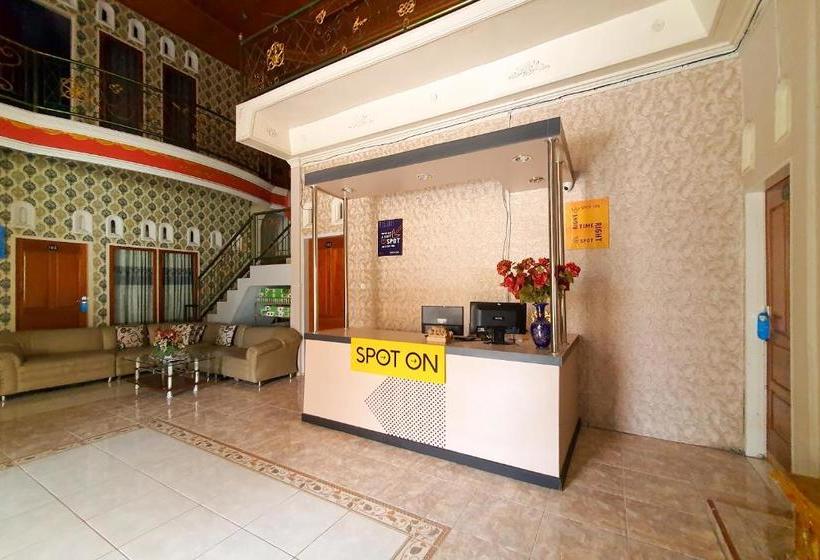 בית מלון כפרי Spot On 2556 Lubuk Nyarai Residence Syariah