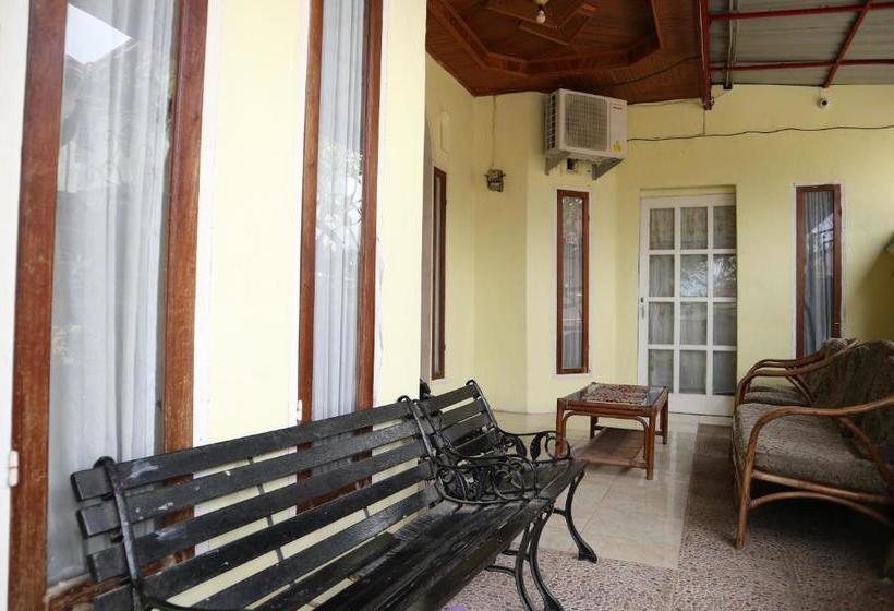 בית מלון כפרי Spot On 2556 Lubuk Nyarai Residence Syariah