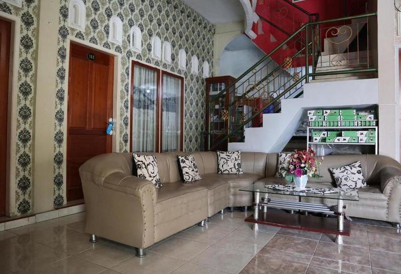 בית מלון כפרי Spot On 2556 Lubuk Nyarai Residence Syariah