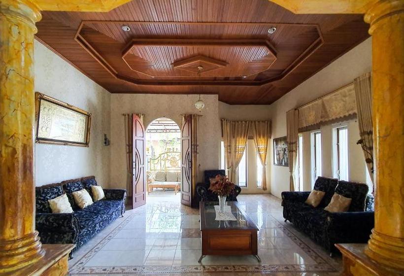 בית מלון כפרי Spot On 2556 Lubuk Nyarai Residence Syariah