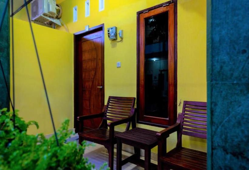 هتل Spot On 2732 Sandy Guesthouse