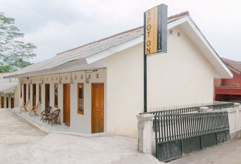 호텔 Spot On 2750 Ayu Homestay Syariah