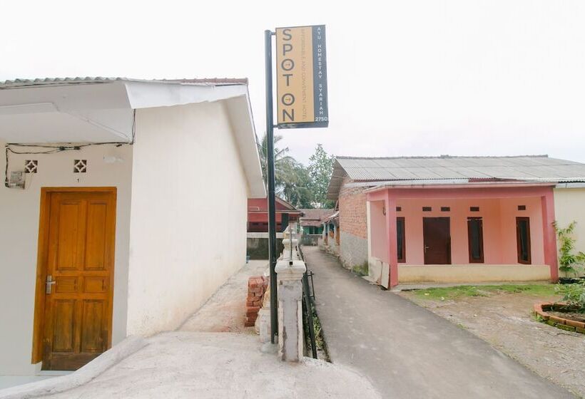 호텔 Spot On 2750 Ayu Homestay Syariah