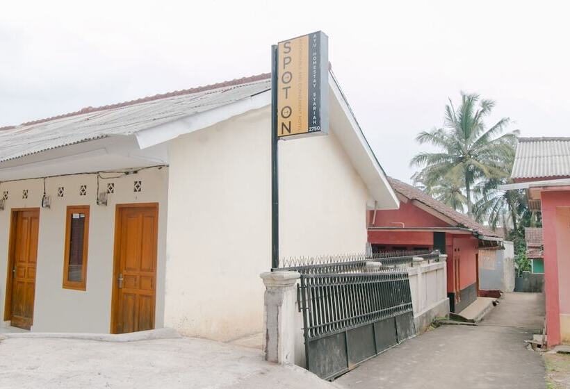 호텔 Spot On 2750 Ayu Homestay Syariah